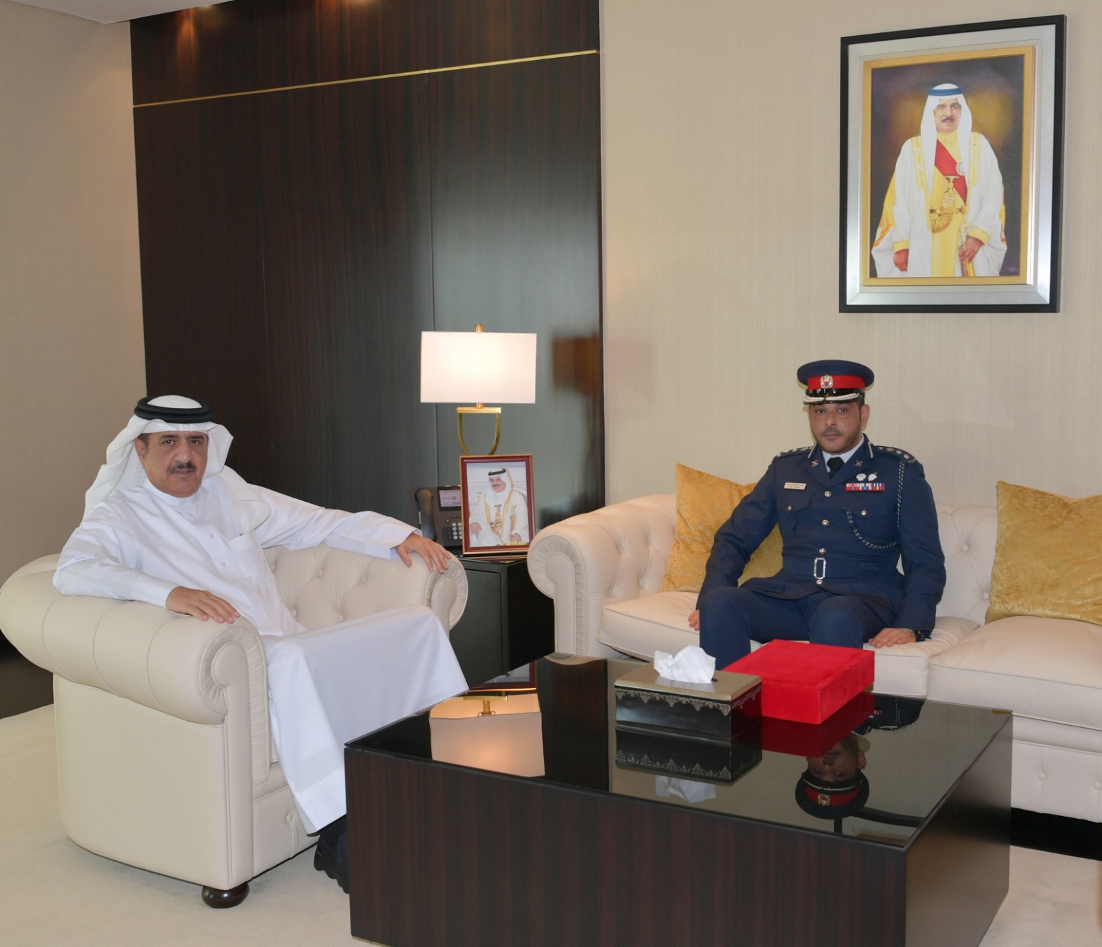 نائب وزير الداخلية يستقبل رئيس مركز شرطة البديع بمناسبة حصوله على درجة الماجستير<